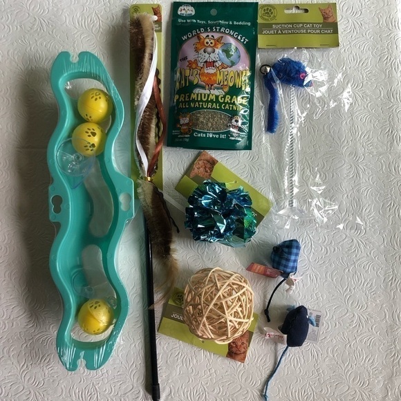 8 piece Cat Toy Bundle - Picture 2 of 4